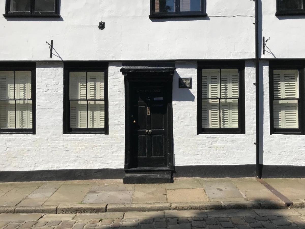 "Wesley House" Historic Home In Town Centre With Parking Shrewsbury Extérieur photo