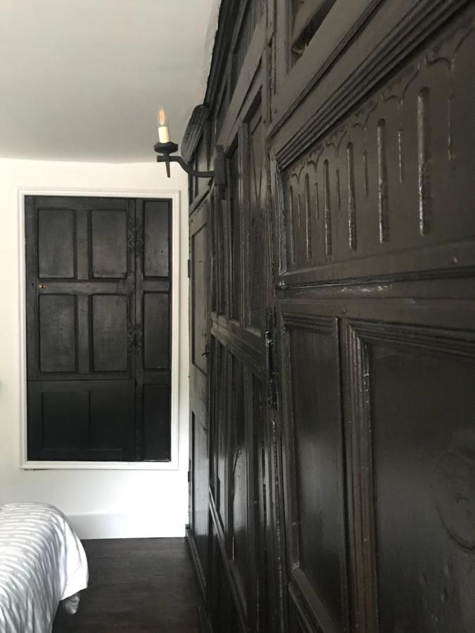 "Wesley House" Historic Home In Town Centre With Parking Shrewsbury Extérieur photo