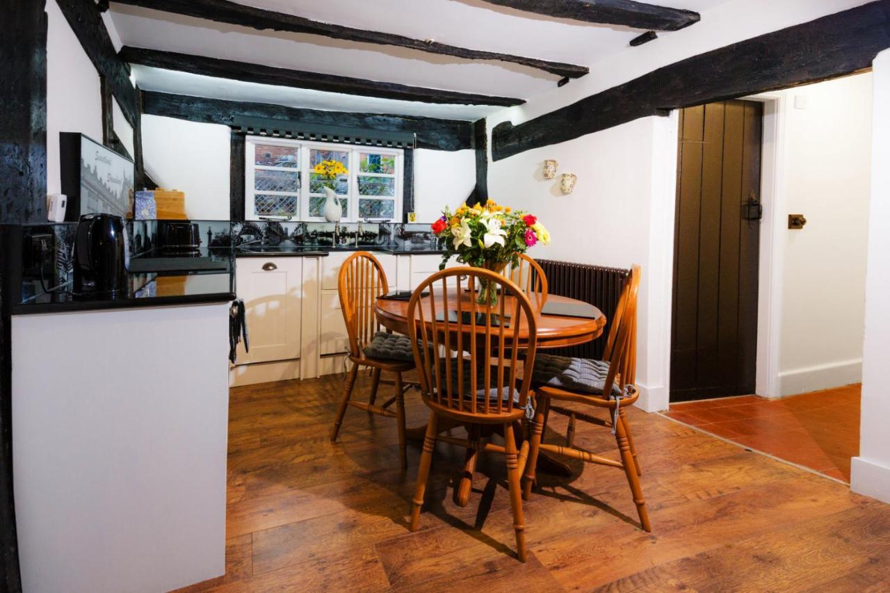 "Wesley House" Historic Home In Town Centre With Parking Shrewsbury Extérieur photo